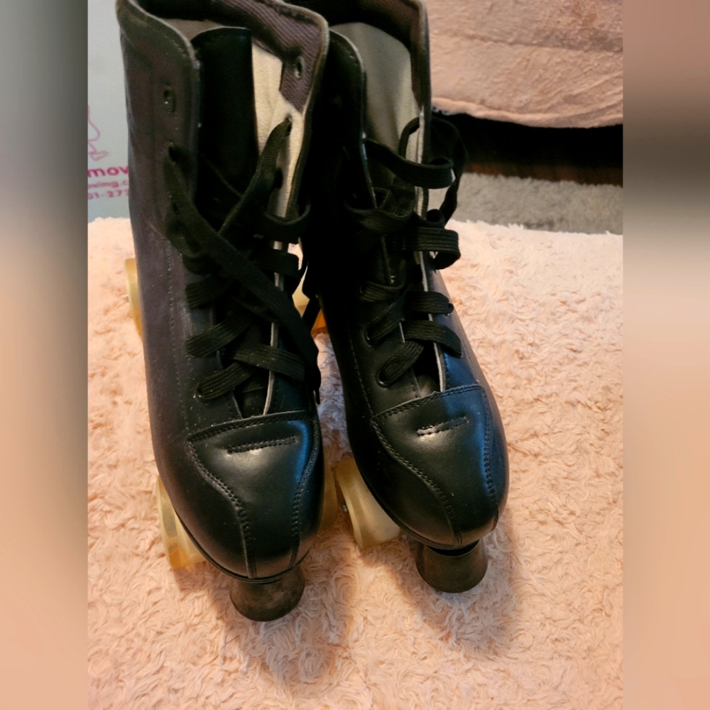 Black Light up Skates Size 40